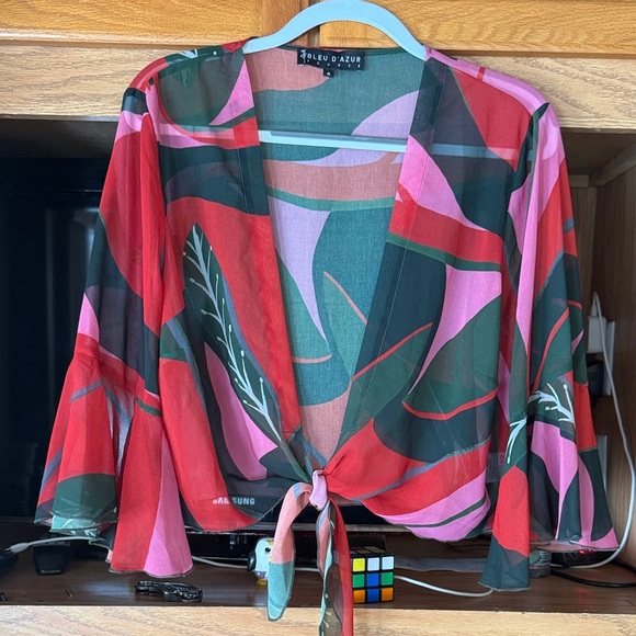 Bleu D’Azur Colorful Leaf Pattern Wrap Top size 4 - Picture 9 of 10